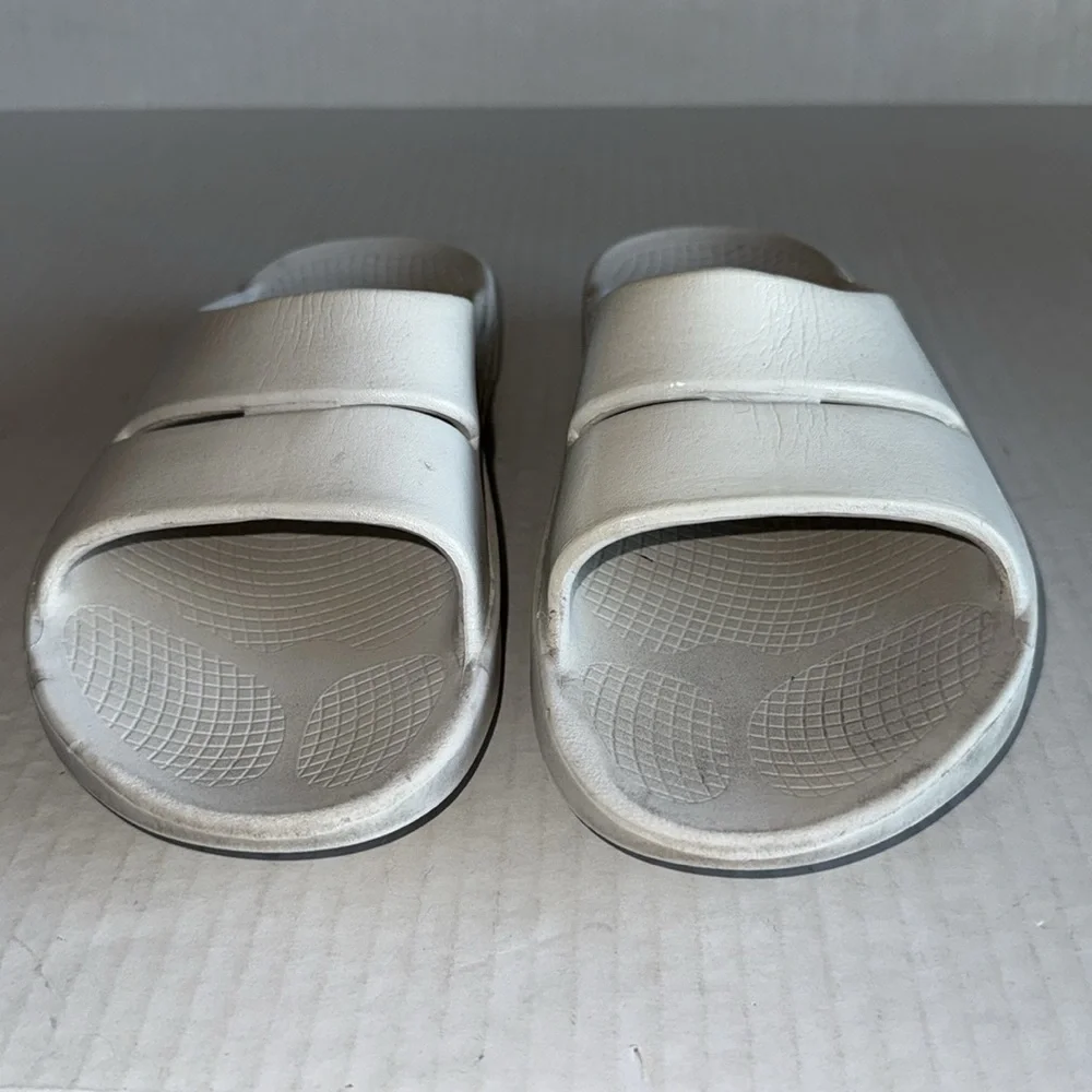 Oofos Ooahh White Slide Sandals
